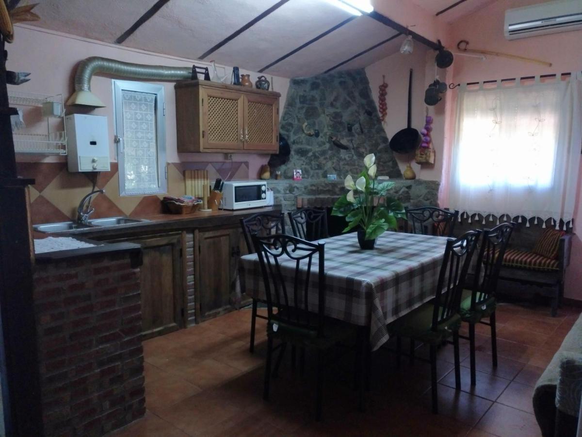 Casas Rurales El Cerro Y El Cerezo Наваконсехо Екстер'єр фото